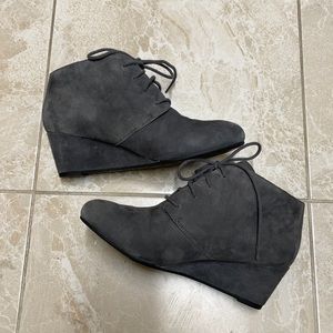 Vionic Becca orthopedic wedge grey suede booties